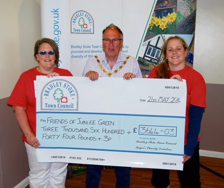 Cllr Brian Hopkinson presents a cheque representatives of the Friends of Jubilee Green.