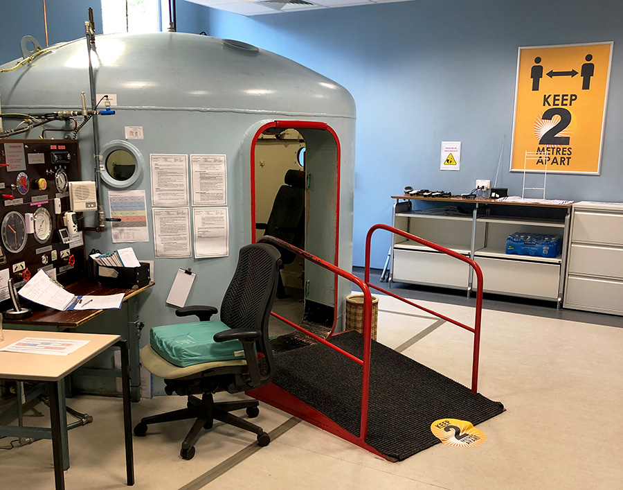 Photo of the oxygen therapy chamber.