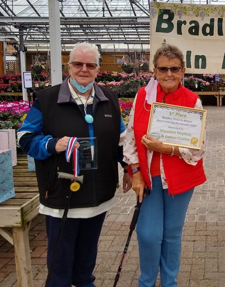 Photo of Evelyn Coates & Maureen Hopkins.