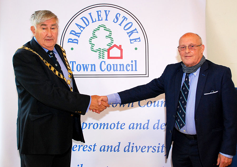 Photo of two councillors shaking hands.